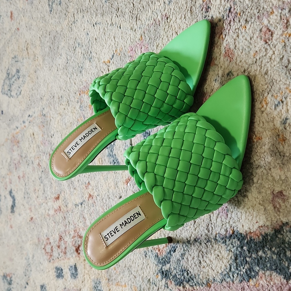 NWOT Steve madden Fateful Faux Leather Pointed Toe Mule Sandals